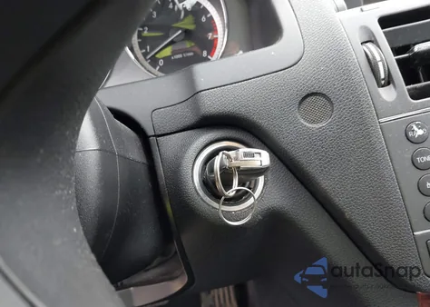 2010 Mercedes-Benz C 300 Luxury 4Matic/Sport 4Matic из США, поврежденный, VIN WDDGF8BB1AR119186